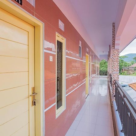 Reddoorz Syariah @ Tambak Mekar Street Subang Hotel Djalantjagak Ngoại thất bức ảnh