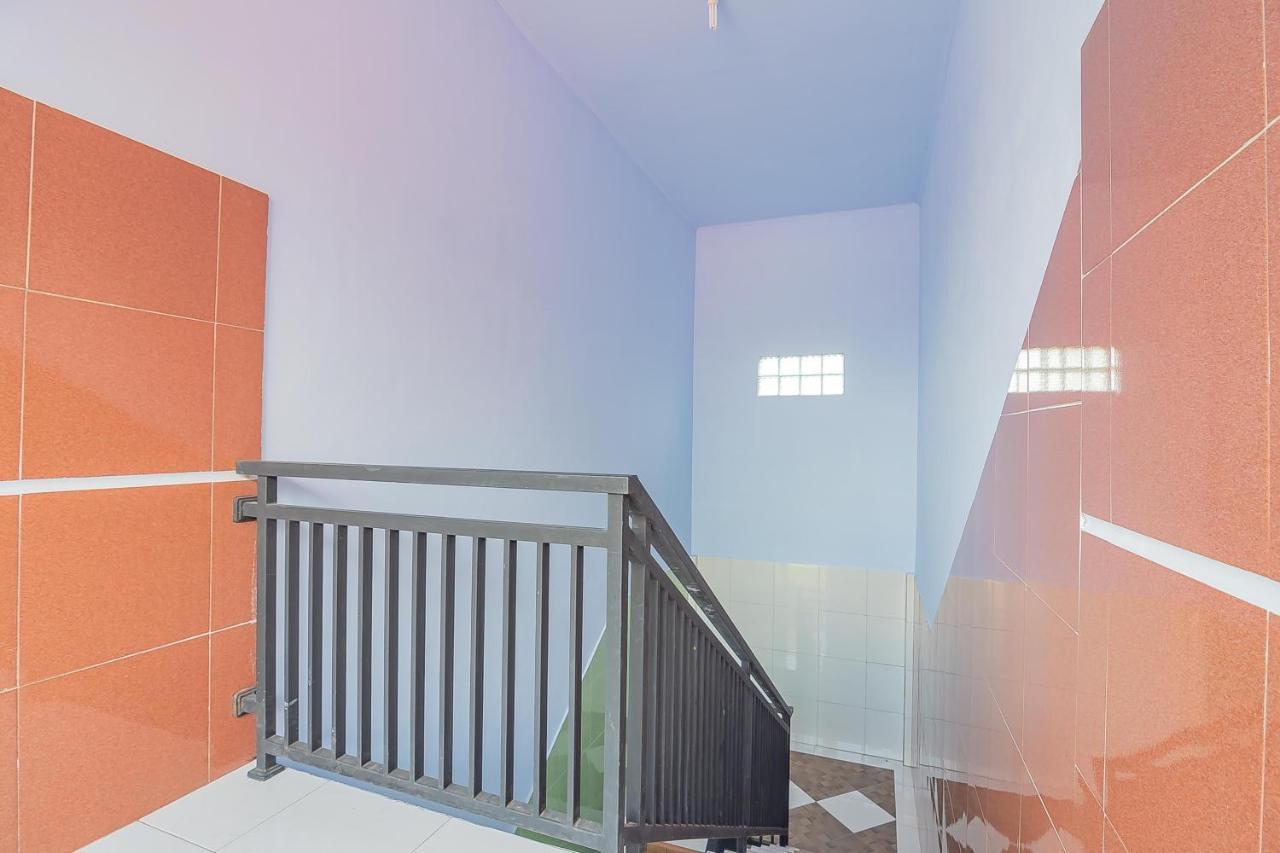 Reddoorz Syariah @ Tambak Mekar Street Subang Hotel Djalantjagak Ngoại thất bức ảnh