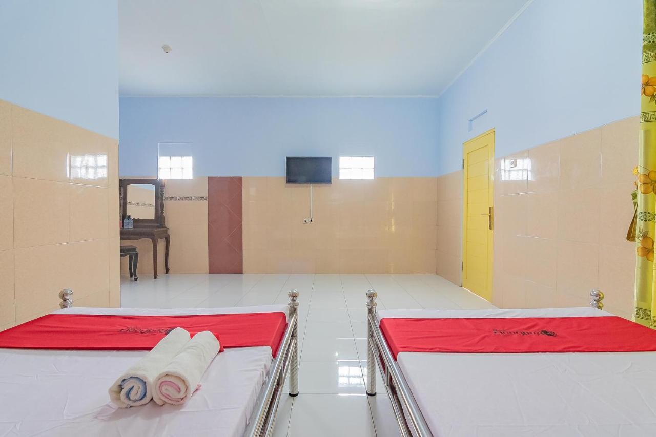 Reddoorz Syariah @ Tambak Mekar Street Subang Hotel Djalantjagak Ngoại thất bức ảnh
