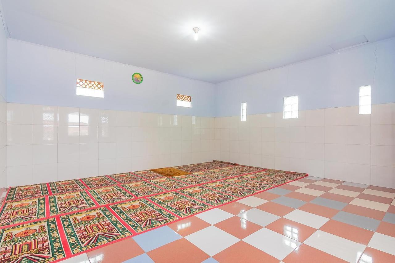 Reddoorz Syariah @ Tambak Mekar Street Subang Hotel Djalantjagak Ngoại thất bức ảnh
