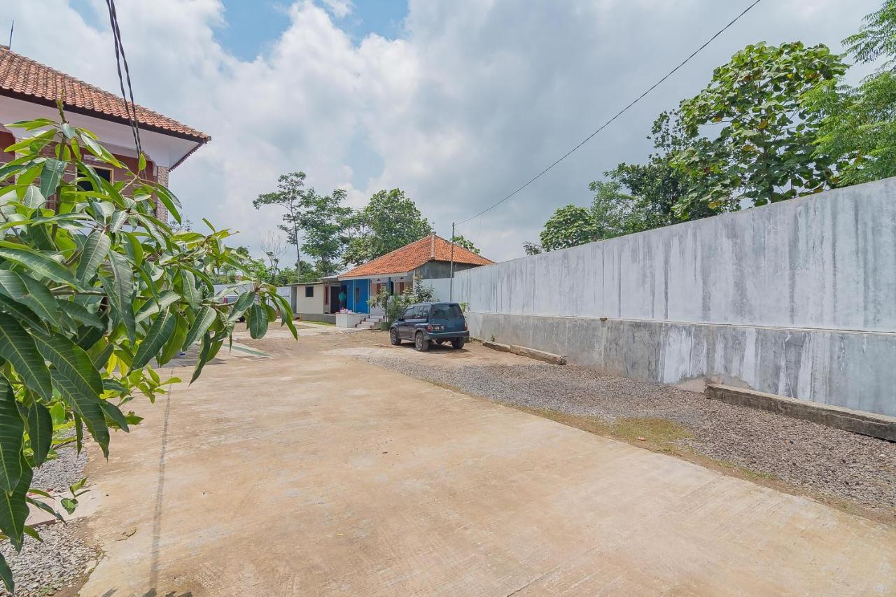 Reddoorz Syariah @ Tambak Mekar Street Subang Hotel Djalantjagak Ngoại thất bức ảnh
