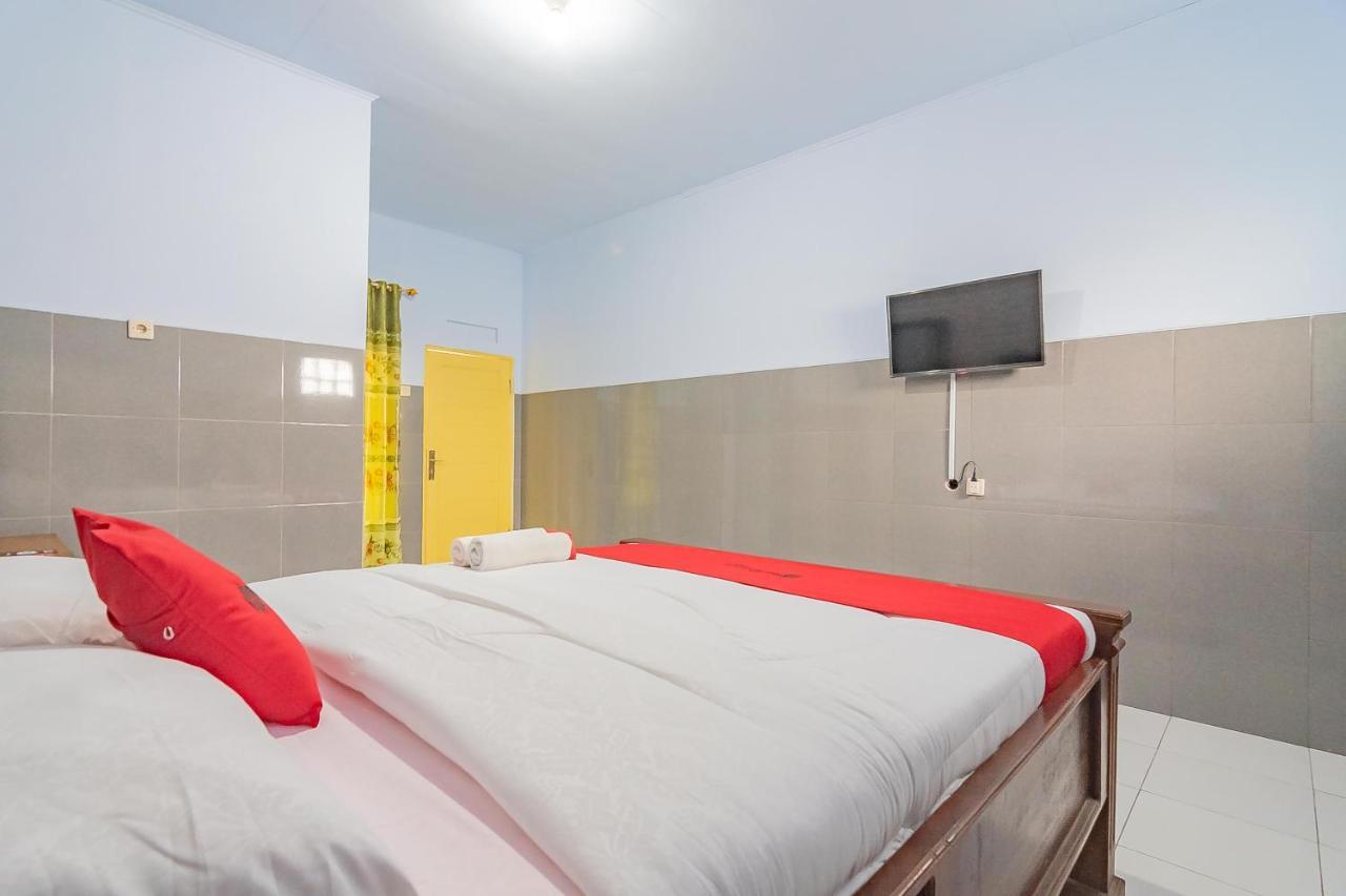 Reddoorz Syariah @ Tambak Mekar Street Subang Hotel Djalantjagak Ngoại thất bức ảnh