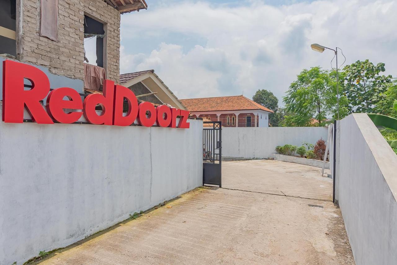 Reddoorz Syariah @ Tambak Mekar Street Subang Hotel Djalantjagak Ngoại thất bức ảnh