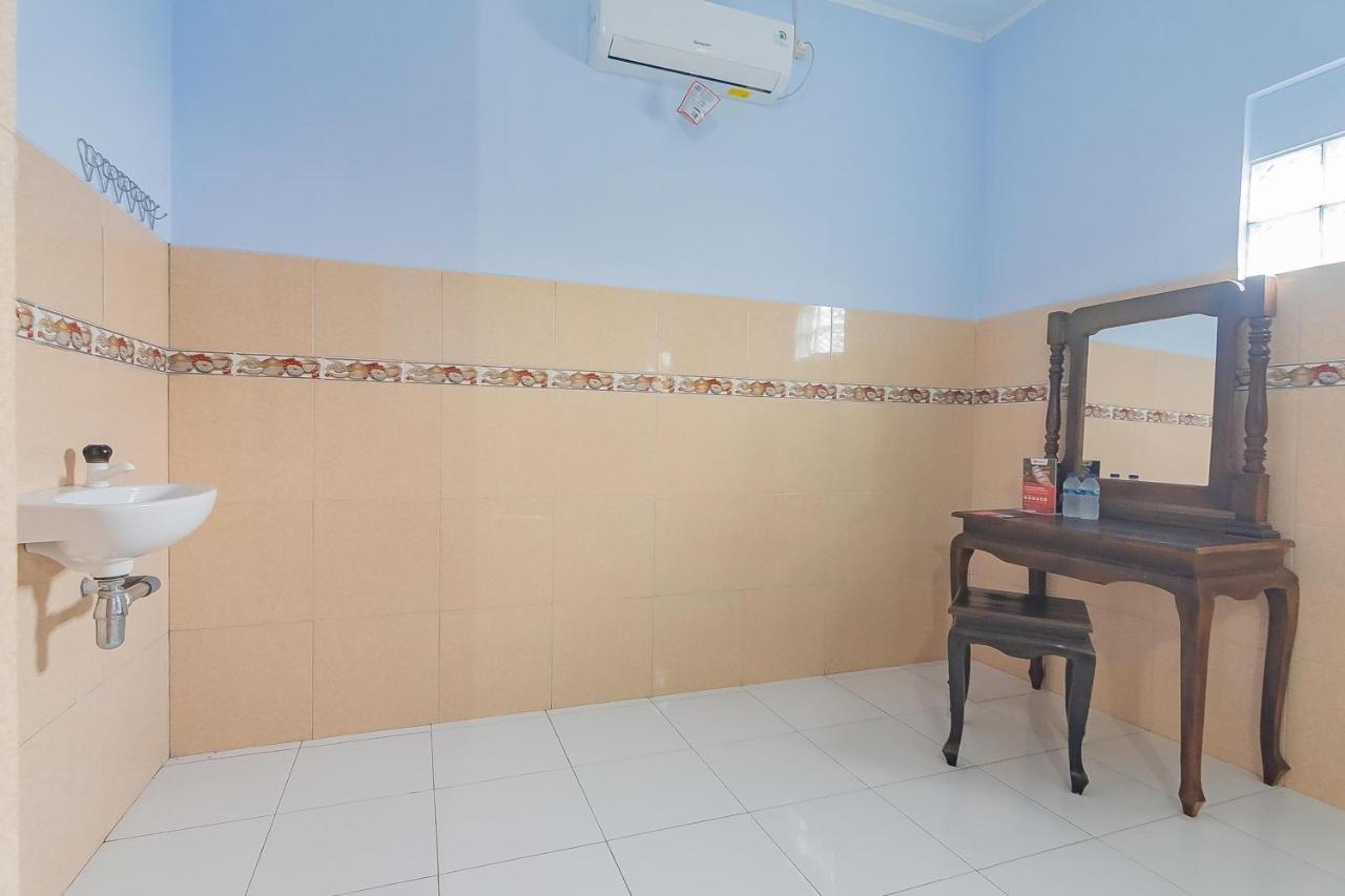 Reddoorz Syariah @ Tambak Mekar Street Subang Hotel Djalantjagak Ngoại thất bức ảnh