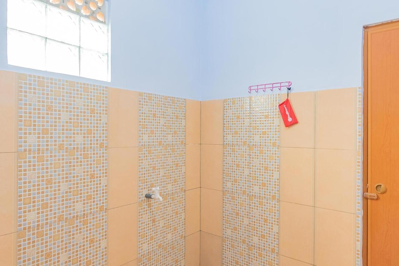 Reddoorz Syariah @ Tambak Mekar Street Subang Hotel Djalantjagak Ngoại thất bức ảnh