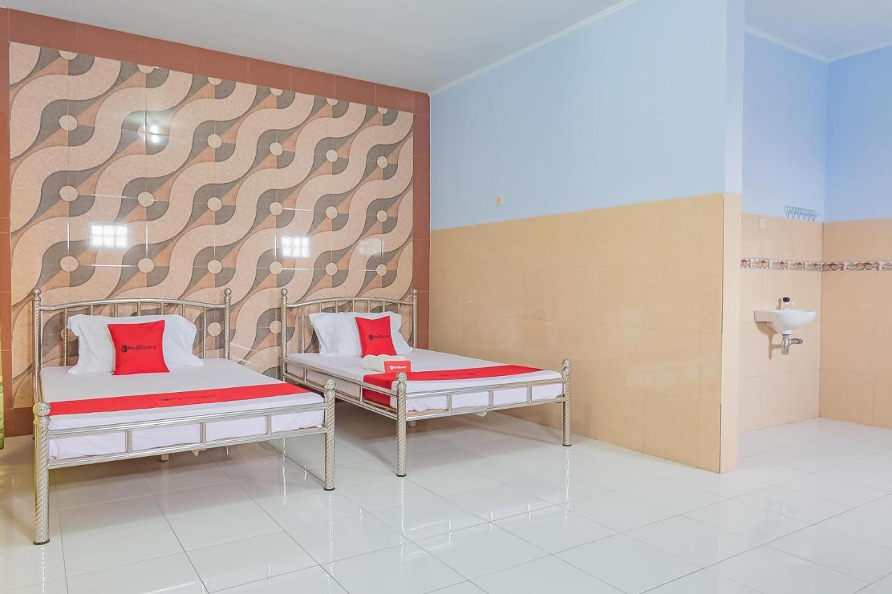 Reddoorz Syariah @ Tambak Mekar Street Subang Hotel Djalantjagak Ngoại thất bức ảnh